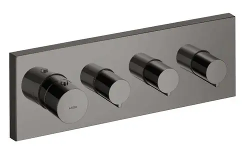 Thermostatmodul mit drei drehbaren Reglern in glänzend schwarzem Chrom, montiert auf einer rechteckigen Platte. Markierung "AXOR" sichtbar.